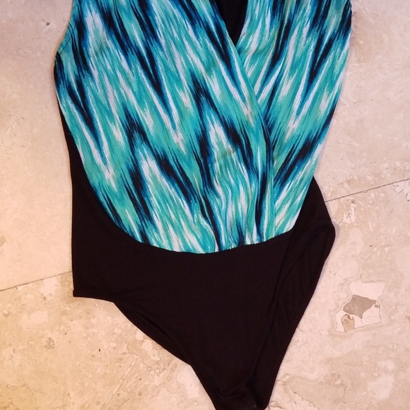 Gorgeous sleveless top - Picture 5 of 5